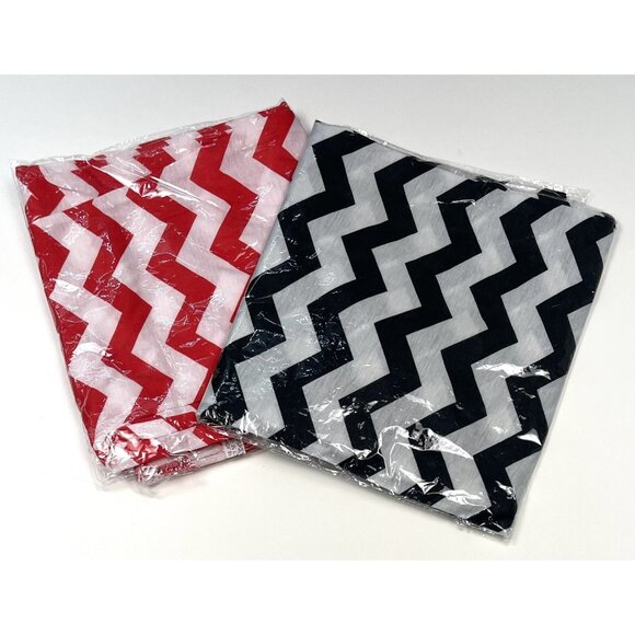 Lot 2 Lightweight Double-Sided INFINITY SCARVES Chevron Black/White Red/White NI - Picture 1 of 5